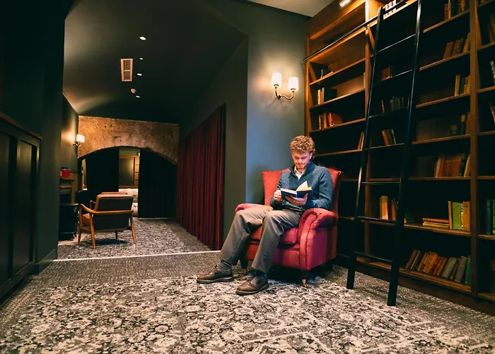 Hostel Code - The Court, Edinburgh